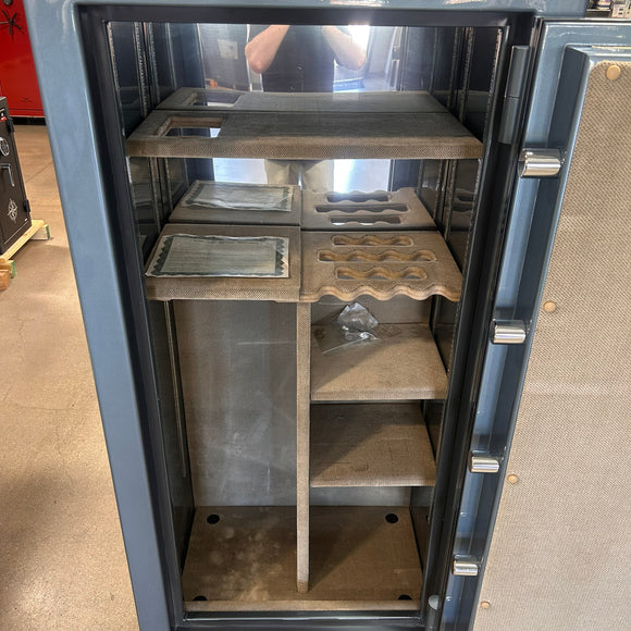 Used Amsec BF6032 Gun Safe, photo 4